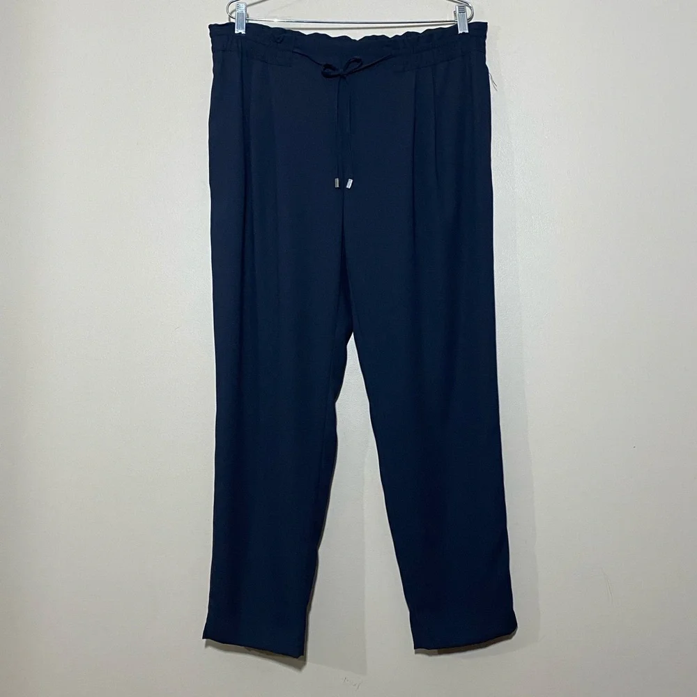 - NWOT Zara light weight Crop  pants size xl